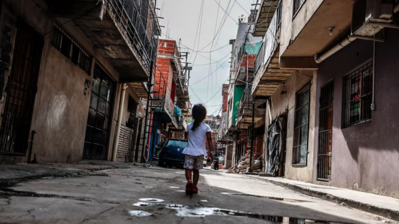 Más de la mitad de los niños son pobres en Argentina: el 30% tiene problemas para alimentarse