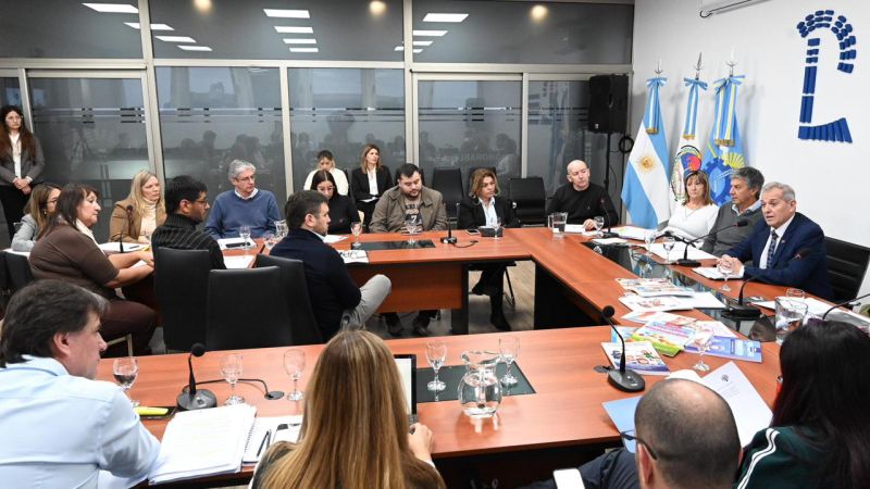 El ministro de Educación de la Provincia presentó en la Legislatura un balance de gestión y avances en materia educativa