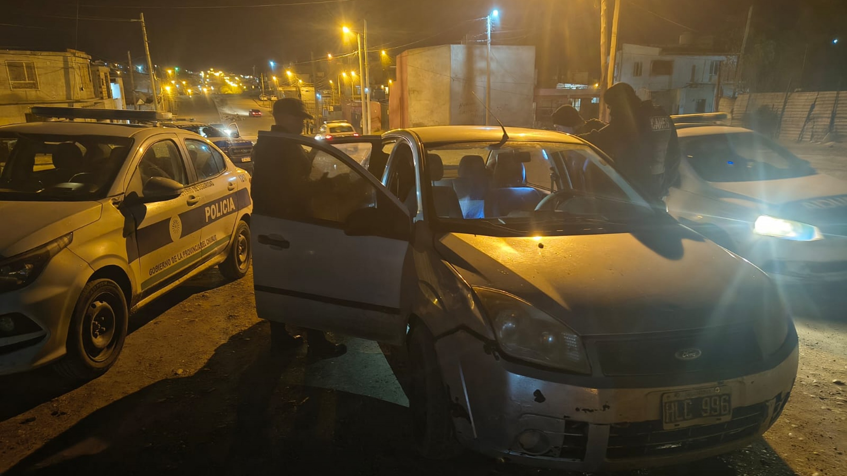 Intentó escapar de la policía, abandonó el auto y encontraron cannabis en el interior