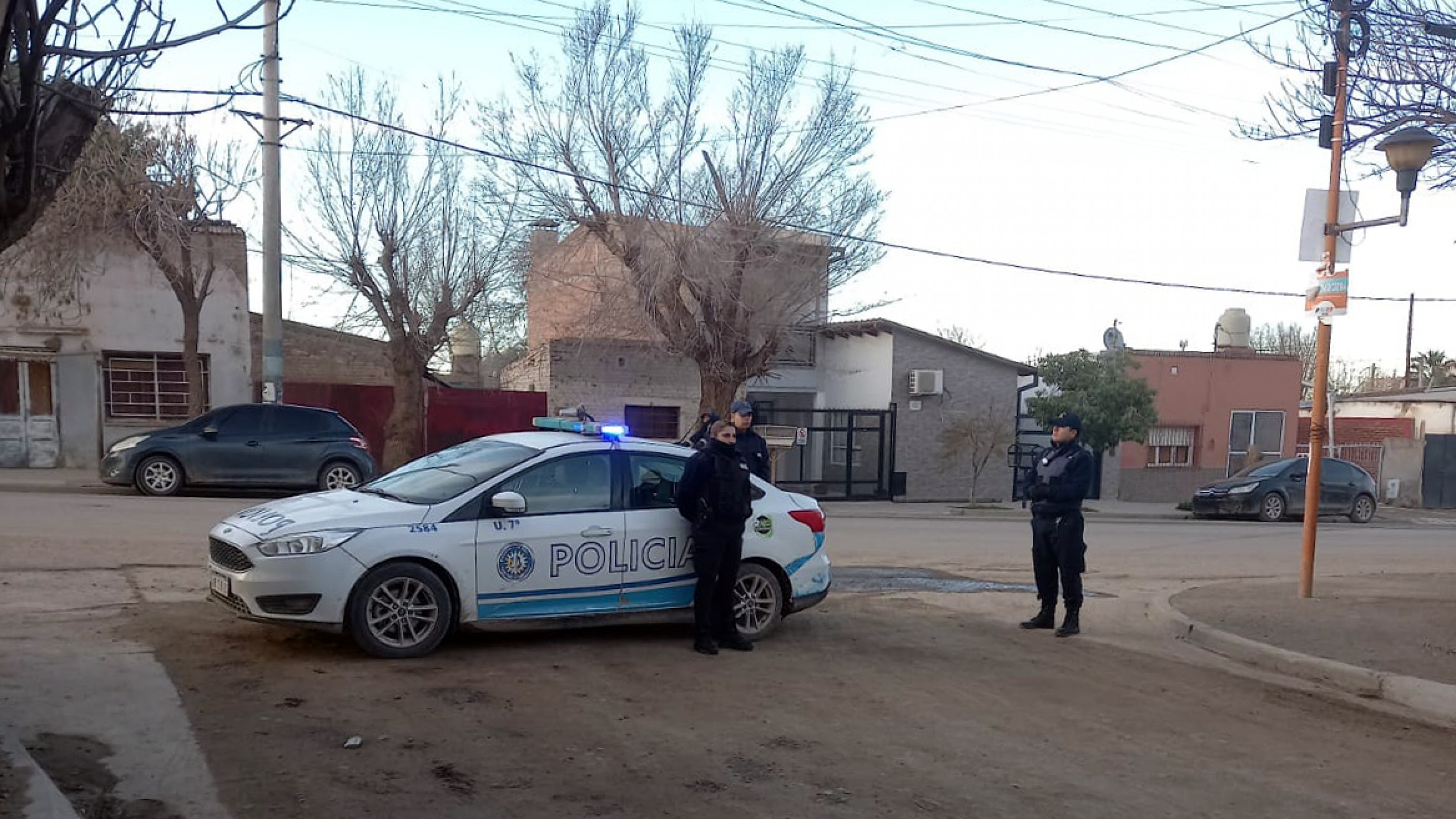 Río Negro: Un joven de 17 años murió tras chocar con su moto contra un poste en Cinco Saltos
