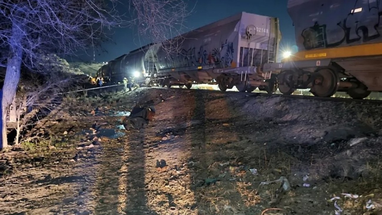 Tragedia en Villa Regina: un hombre murió atropellado por un tren de carga y buscan identificarlo