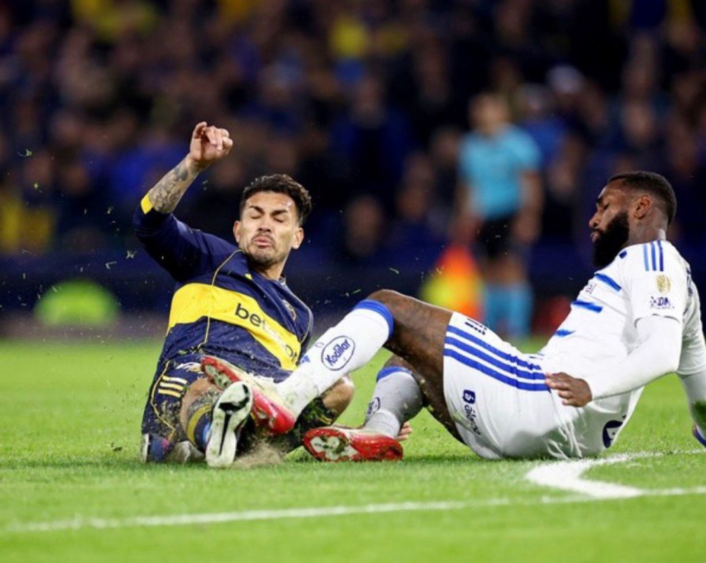 Bronca en Boca tras un empate lleno de reclamos arbitrales