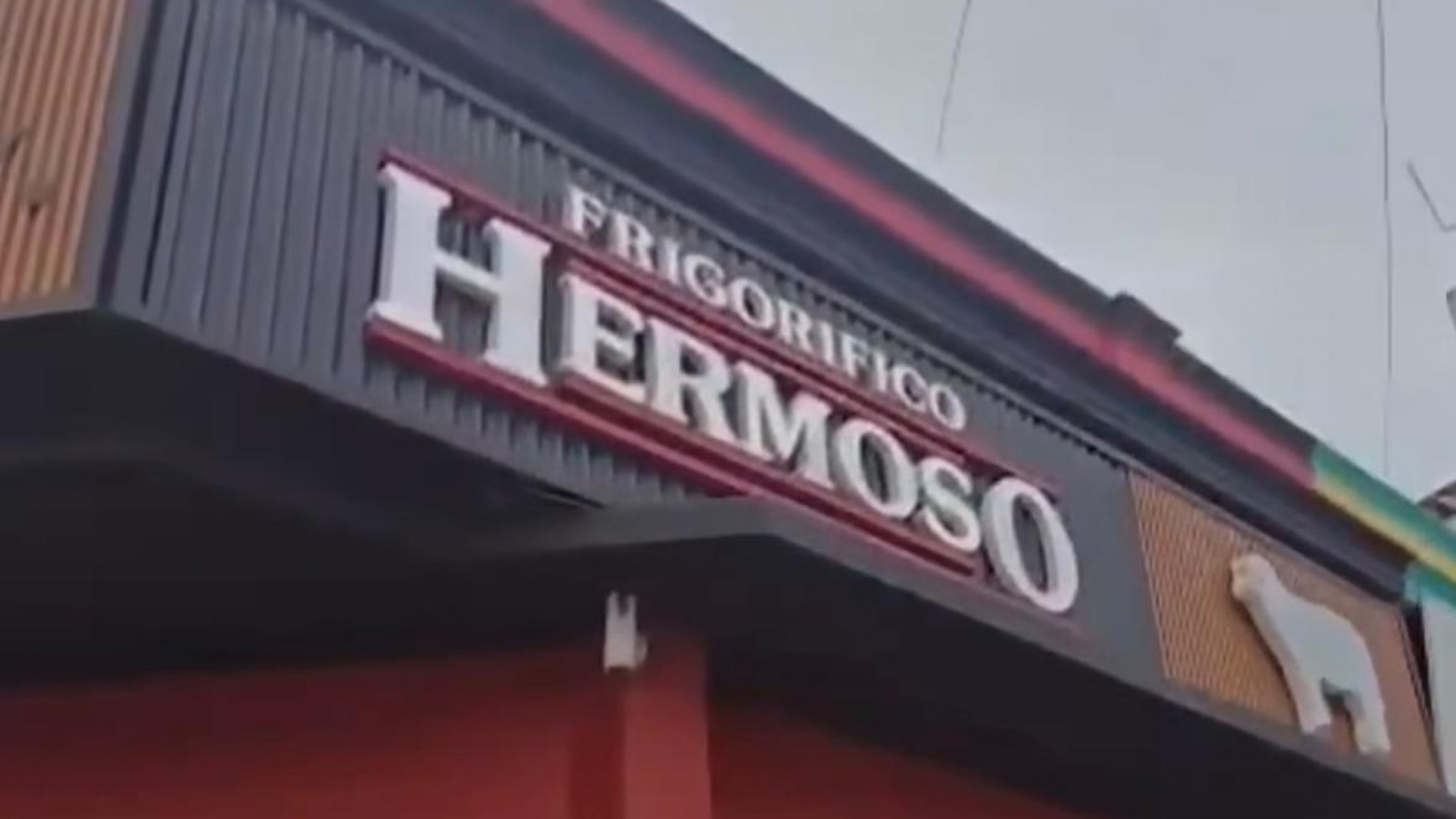 Frigorífico hermoso: otro comercio que cierra en pleno centro