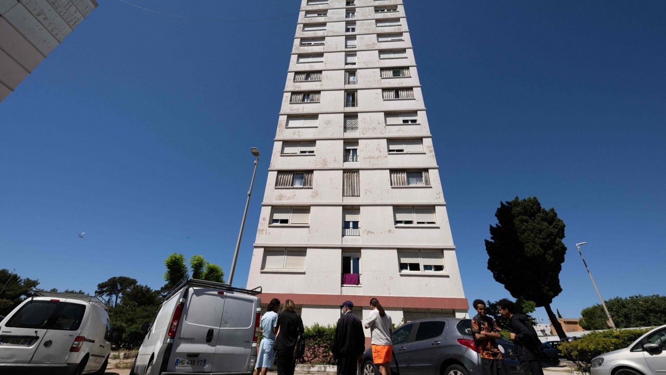 Tragedia en Francia: una mamá se arrojó de un piso 13 con tres de sus hijos pequeños