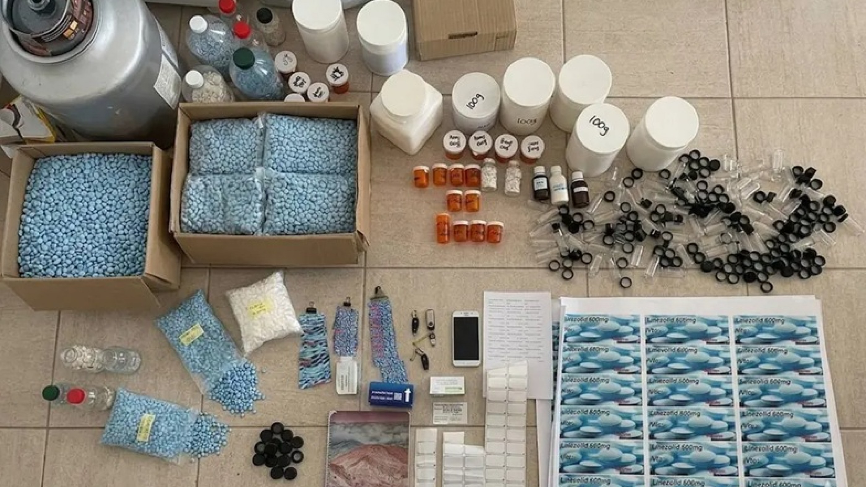 El "Rey del Viagra" se quedó sin negocio: robaba fármacos del laboratorio donde trabajaba y los vendía por WhatsApp