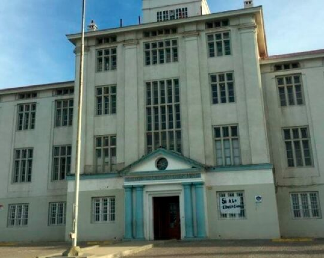Realizarán un banderazo en el Colegio Dean Funes en apoyo al reclamo salarial docente