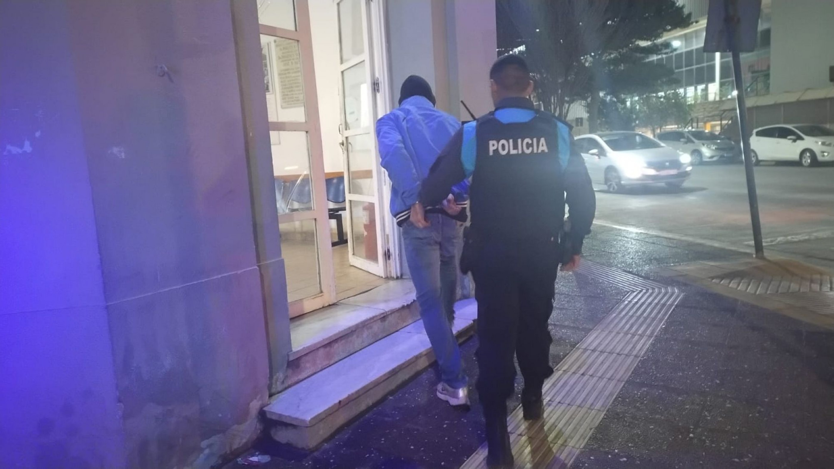 Detuvieron a un hombre con pedido de captura en pleno centro de Comodoro Rivadavia