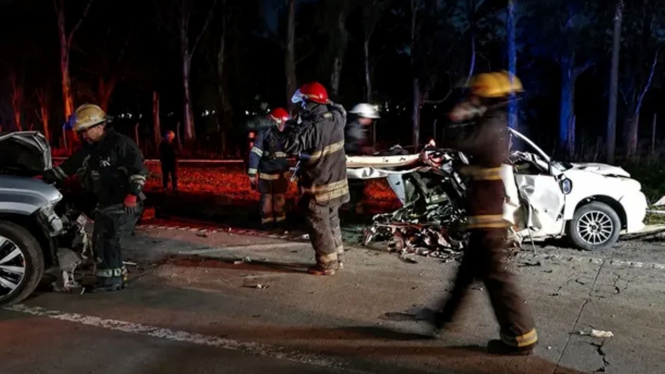 Tragedia en la Ruta 6: una familia de cinco integrantes falleció tras un violento choque en San Vicente