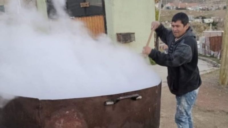 "Es impresionante la necesidad que hay": vuelven las ollas solidarias a los barrios de Comodoro