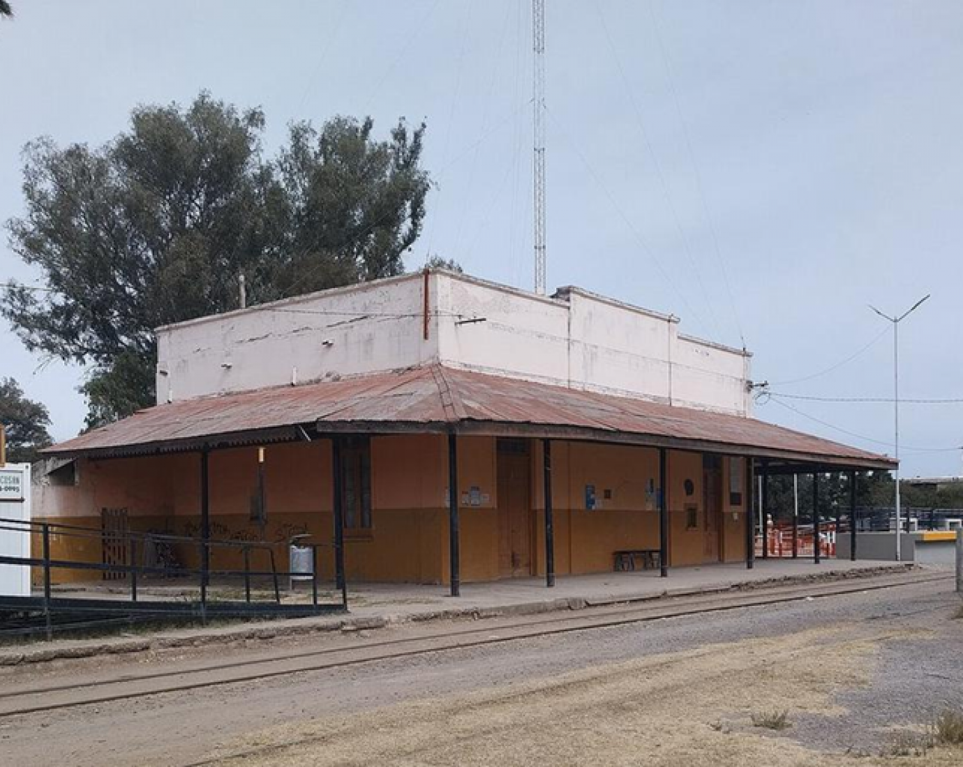 Terror en la obra: 9 meses de prisión para un albañil que apuñaló a su ayudante y quiso quemarle la casa