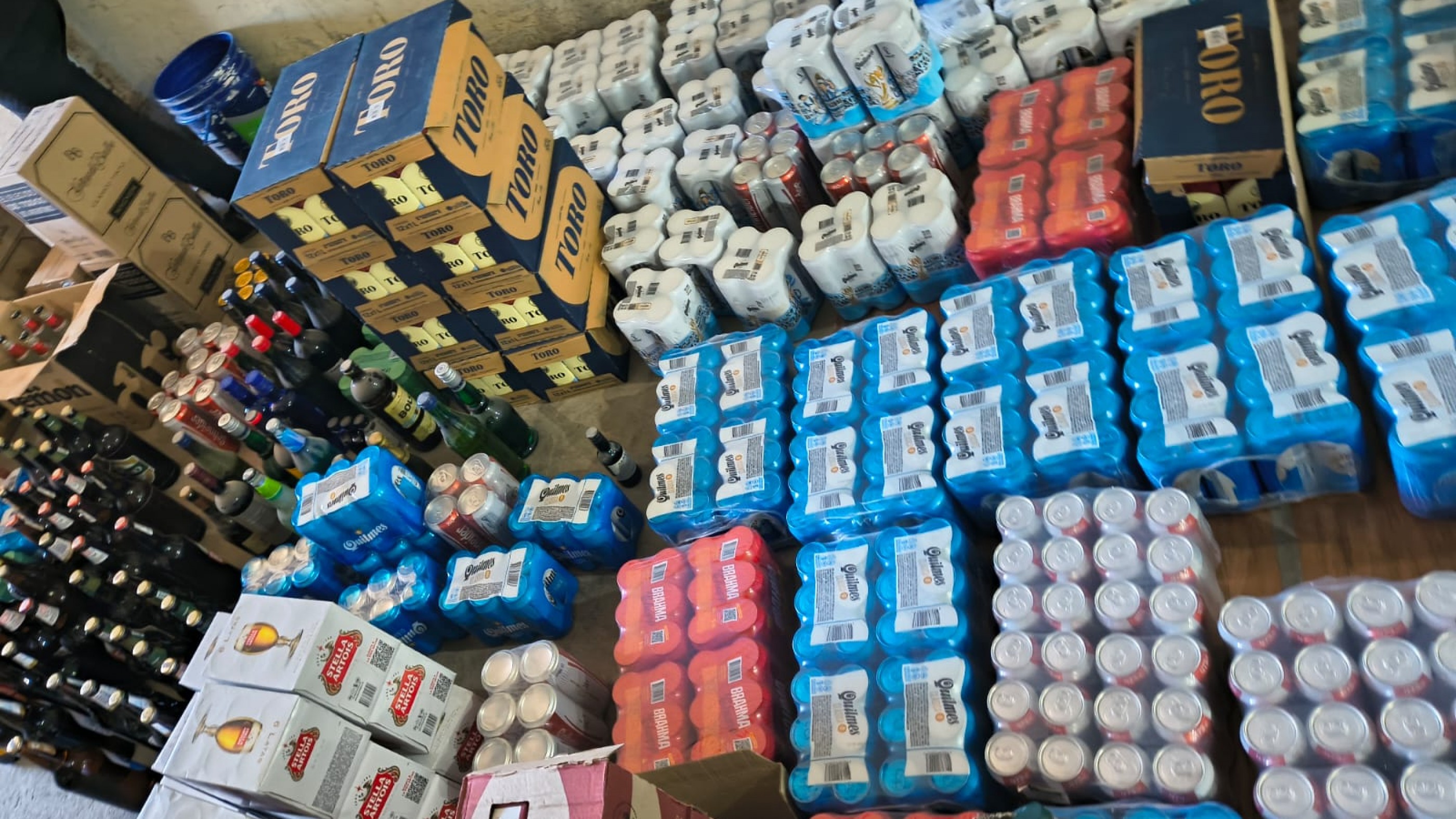 Fuego, alcohol y fármacos: clausuran un punto de venta ilegal que operaba en una vivienda de Kilómetro 8