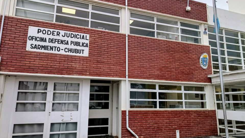 Abren una investigación contra un hombre acusado de amenazar con un cuchillo a otro