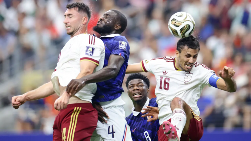 España anuló a Francia, le ganó 2-0 con "Ole" y está en la final del mundial