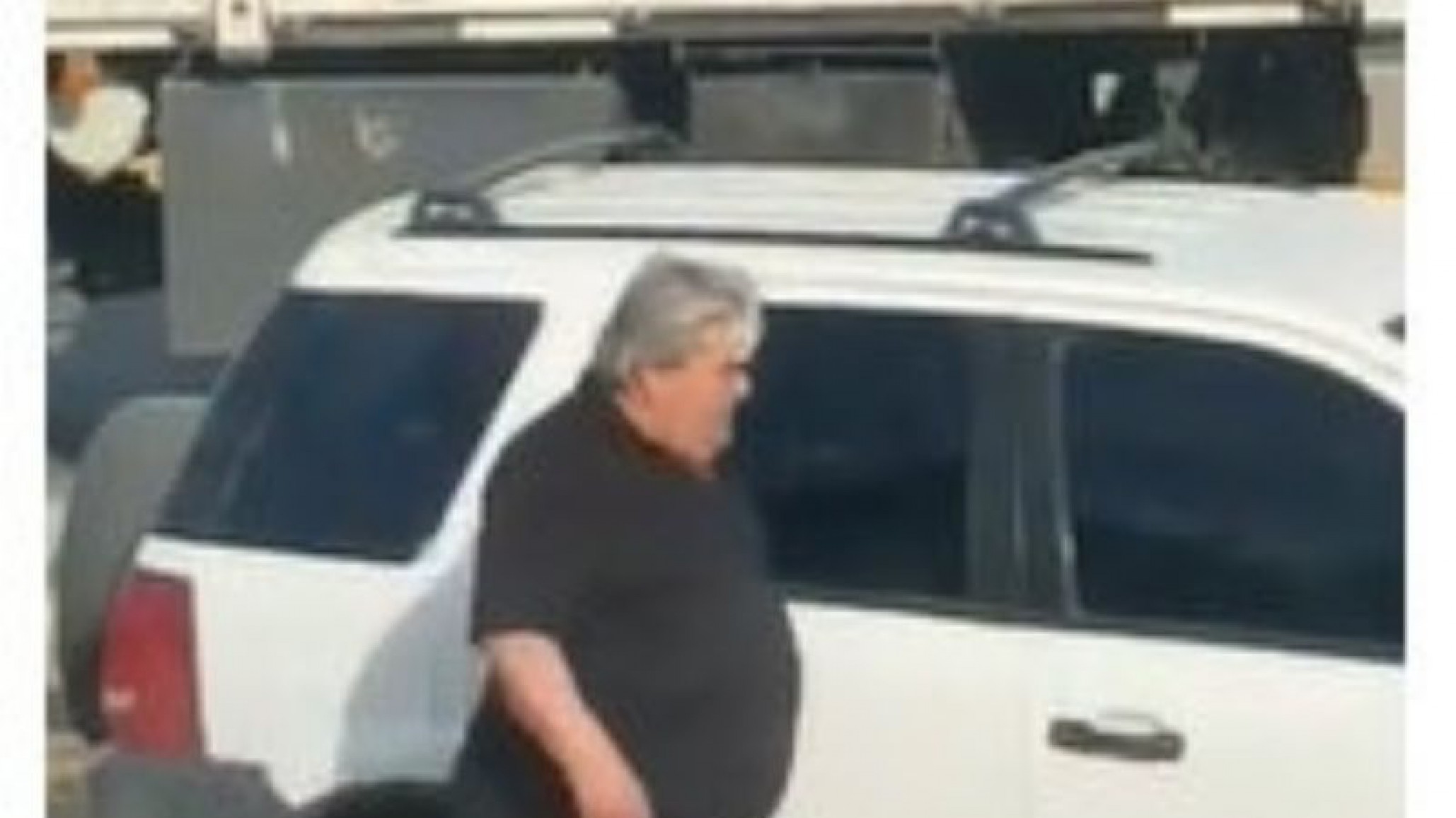 Con un video escracharon a un hombre que raya autos en Ruta 3 y 39