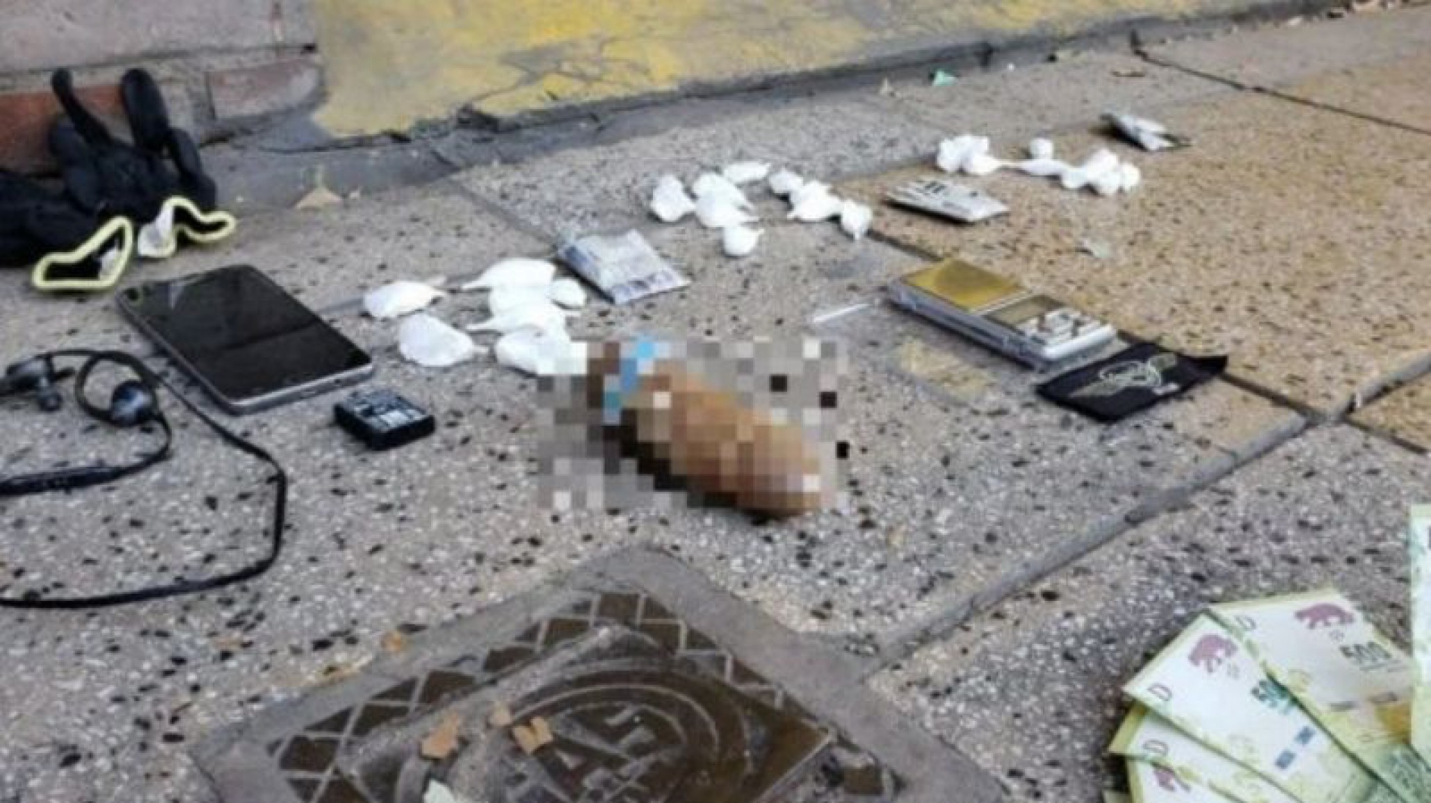 Fue sorprendido con un consolador, escondía droga en juguetes sexuales