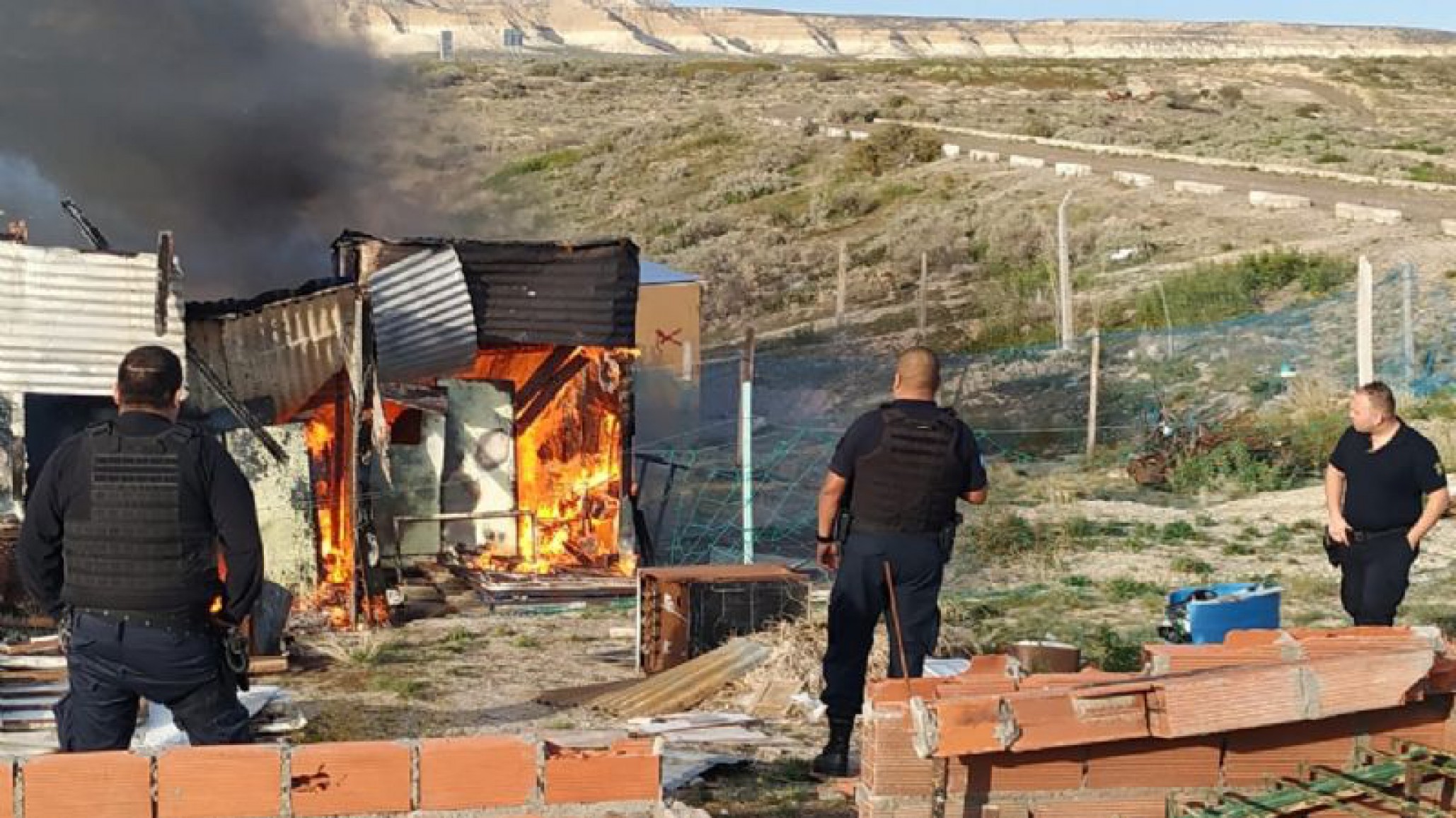 Hubo un incendio: la vivienda era precaria y quedó envuelta en llamas