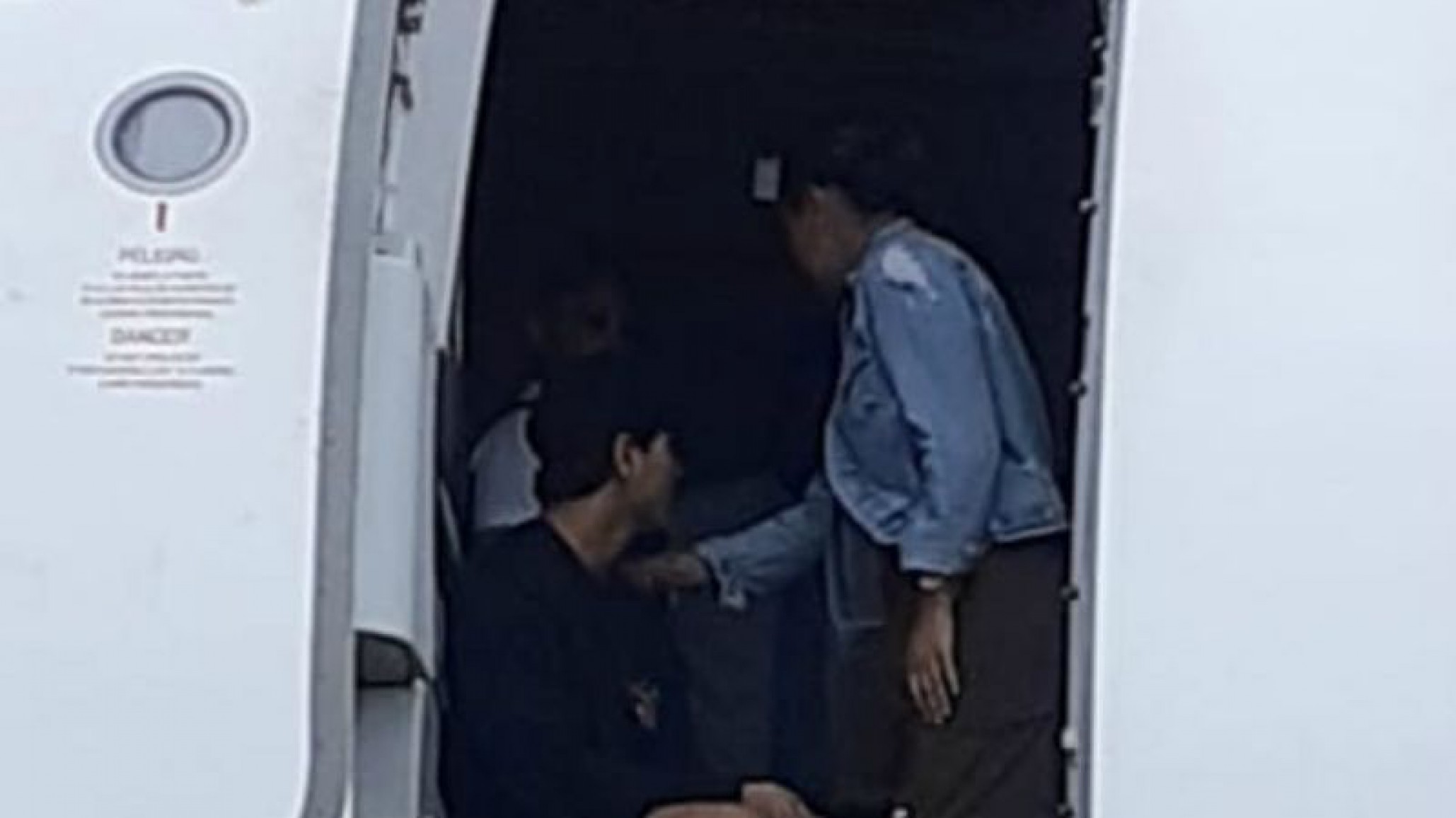 Pasajero abre puerta de emergencia en vuelo a Cancún luego de sufrir un ataque de pánico