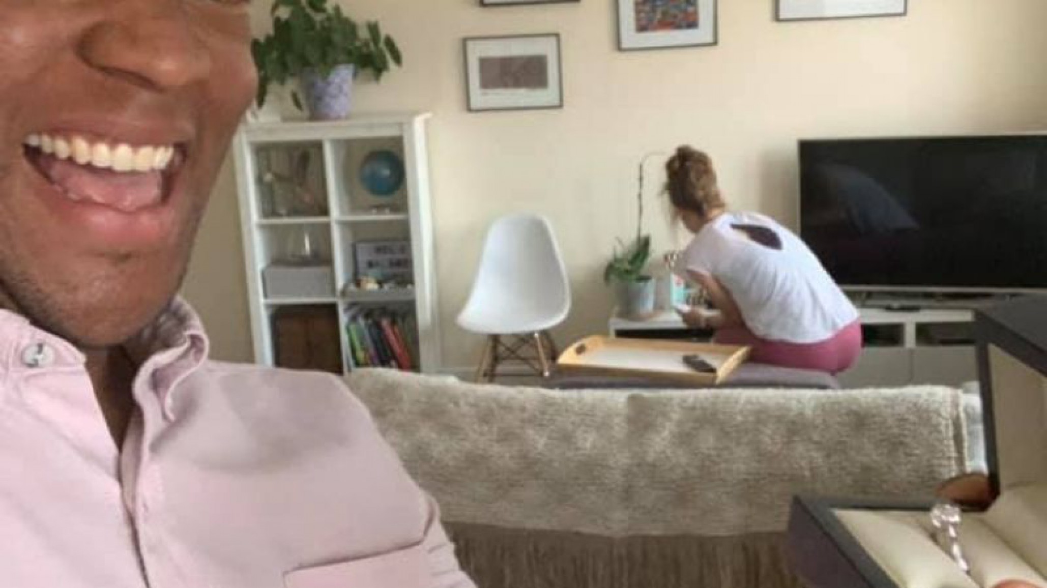 Le propuso matrimonio y ella nunca se enteró