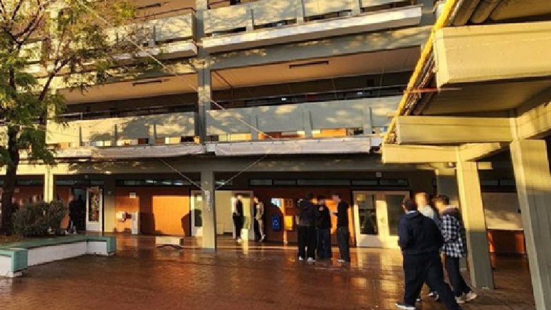 Vicedirector dejó el proyector encendido, mostró imágenes íntimas a sus alumnos y fue apartado por la UNCuyotor y fue apartado de la escuela