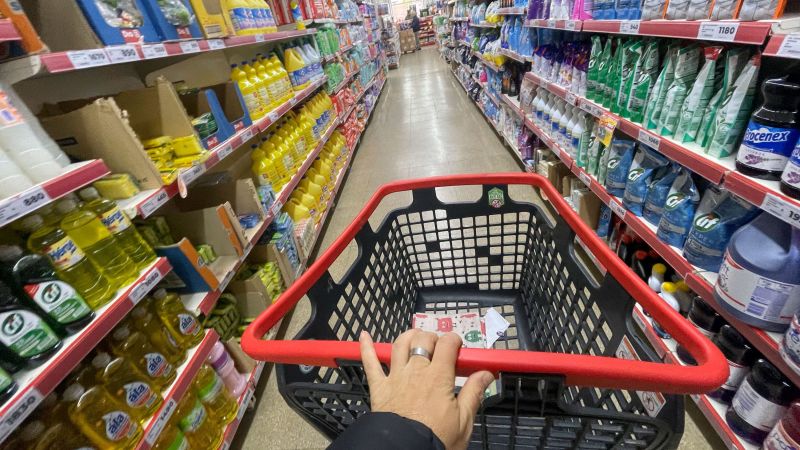 Las ventas en supermercados, mayoristas y shoppings cayeron durante el primer semestre de 2026