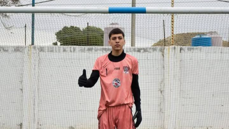 Entre lágrimas y aplausos: el barrio Stella Maris despidió a Ezequiel en la cancha donde creció
