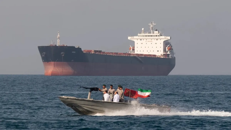 Estados Unidos bombardeó cinco petroleros iraníes e Irán respondió con un ataque contra una base en Jordania