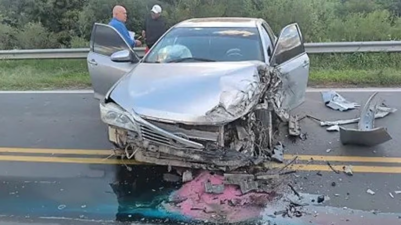 Violento accidente del diputado Aldo Leiva: su auto quedó destruido tras chocar con un camión