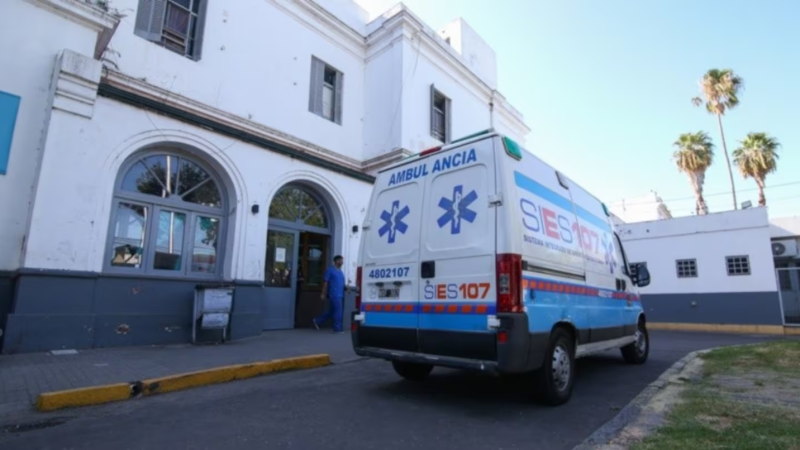 Un joven de 21 años murió apuñalado durante una pelea familiar y detuvieron a su prima