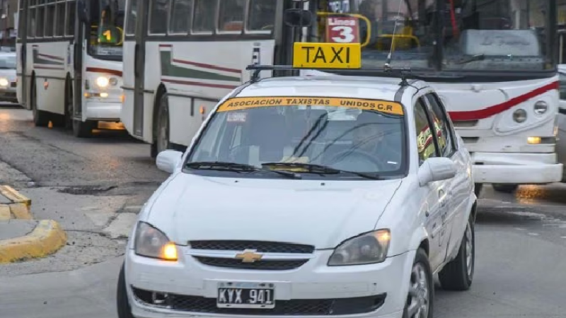 Taxis en Comodoro: proponen llevar la bajada de bandera diurna a $2.550