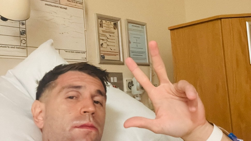 El Dibu Martínez envió un mensaje tras ser operado con éxito de la mandíbula