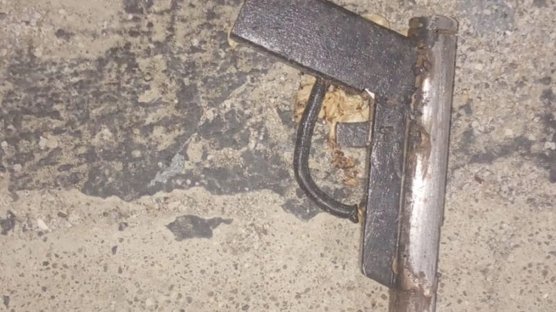 Intentó escapar de la Policía y encontraron partes de un arma dentro de su auto