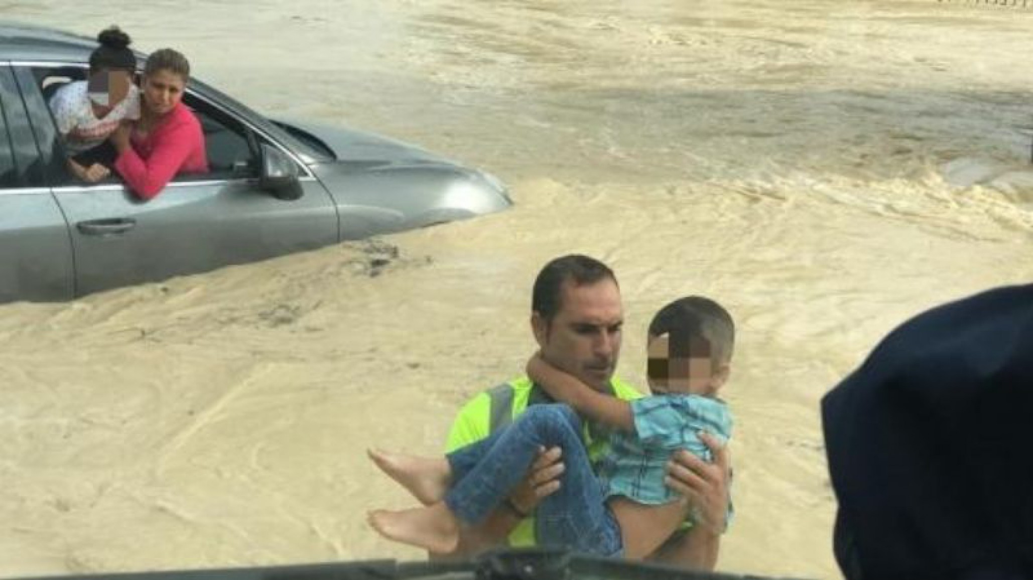Inundación en Alicante: Guardia Civil rescata una familia
