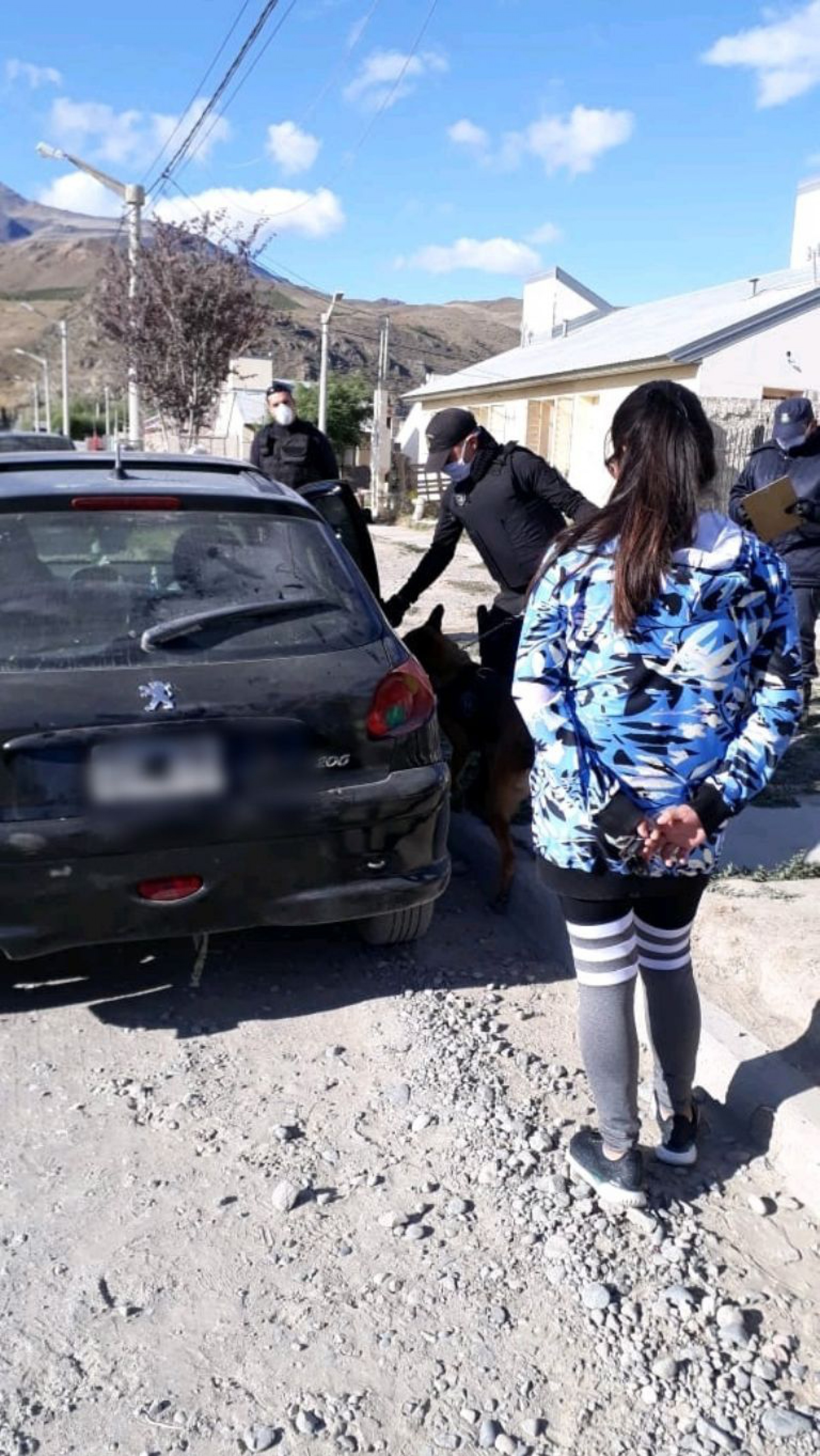 Esquel: Los detuvieron por circular en cuarentena y quedaron detenidos por posesión de drogas