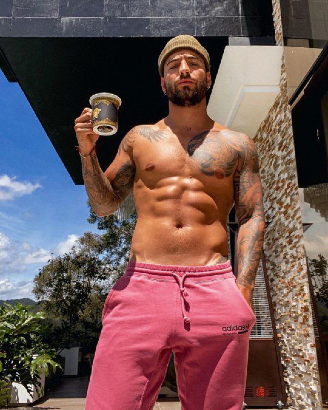 Maluma muestra su increíble cuerpo ¡y enloquece las redes!