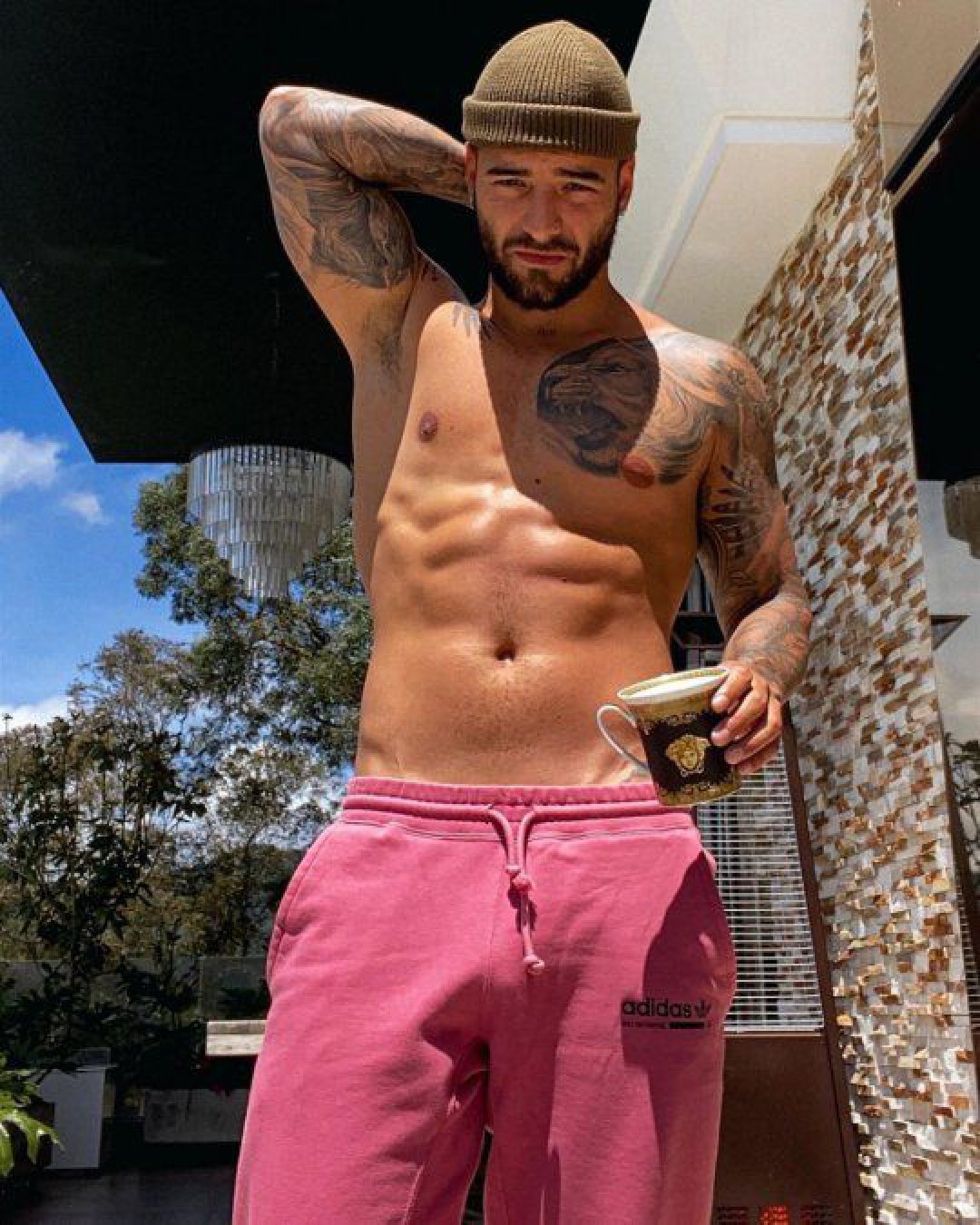 Maluma muestra su increíble cuerpo ¡y enloquece las redes!