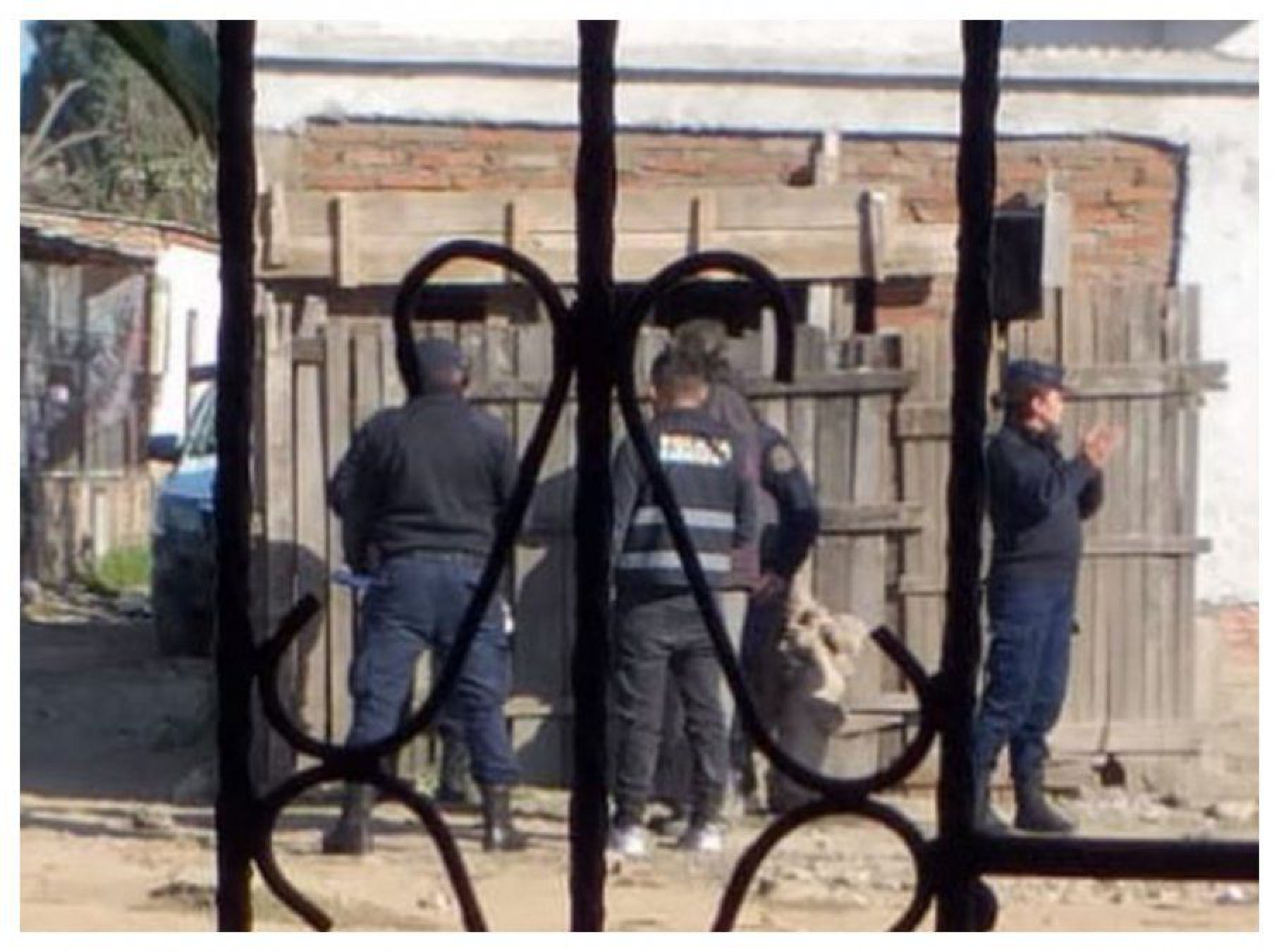 Se juntó a tomar con amigos, se “desconocieron” y le clavaron una puñalada en la yugular