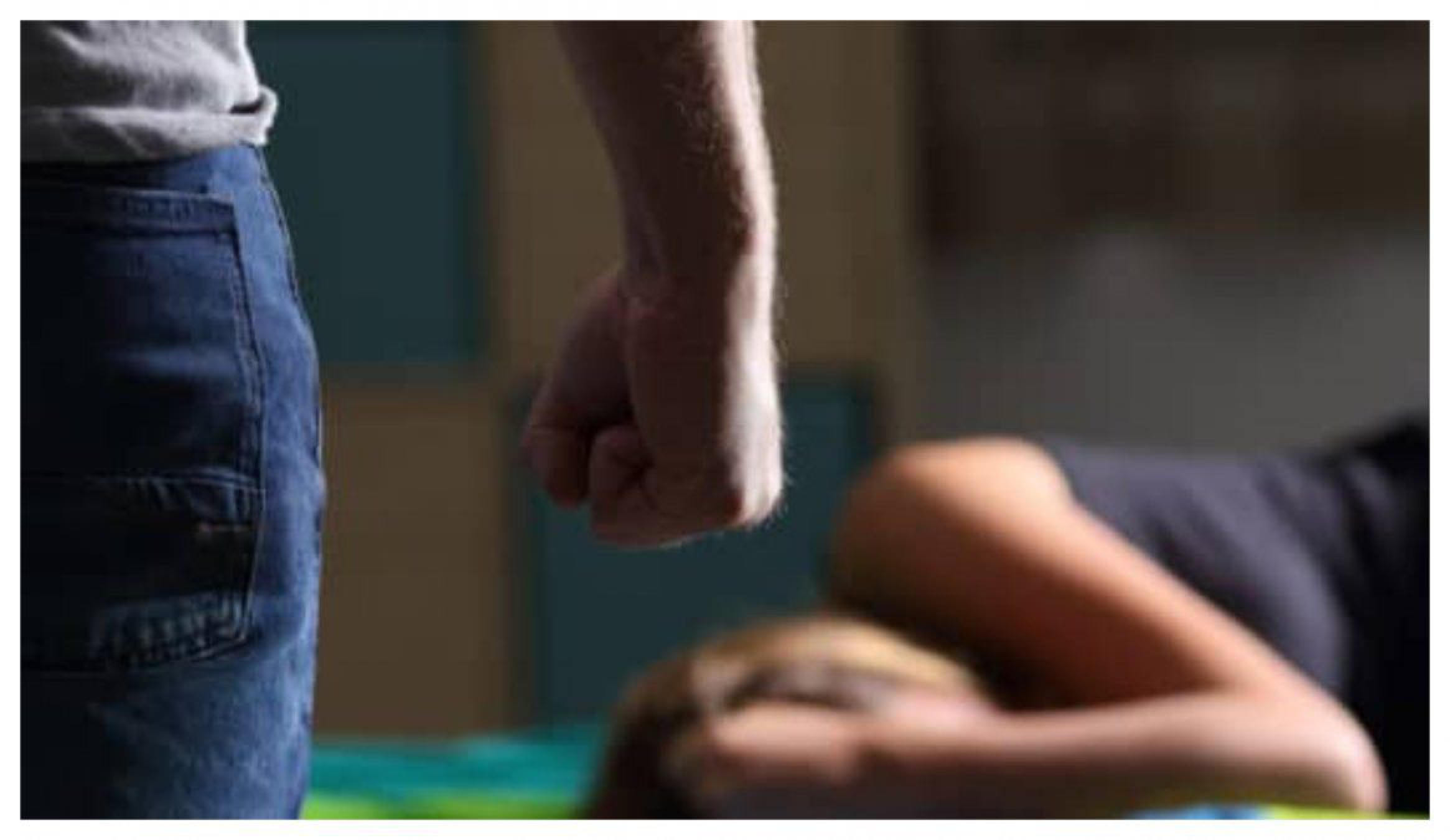 Pese a la prohibición de acercamiento, fue a la casa de su ex mujer y la golpeó