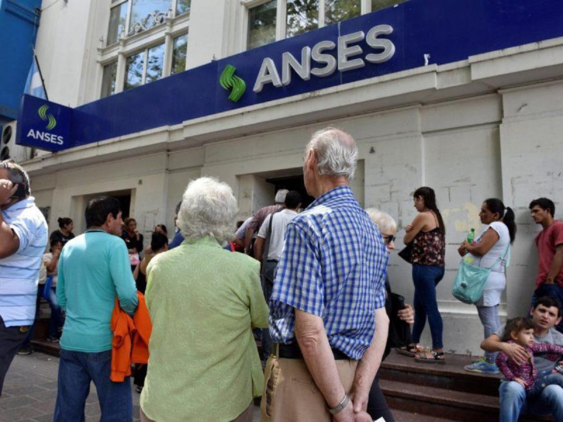 Jubilados tendrían su Tarjeta Alimentar desde septiembre