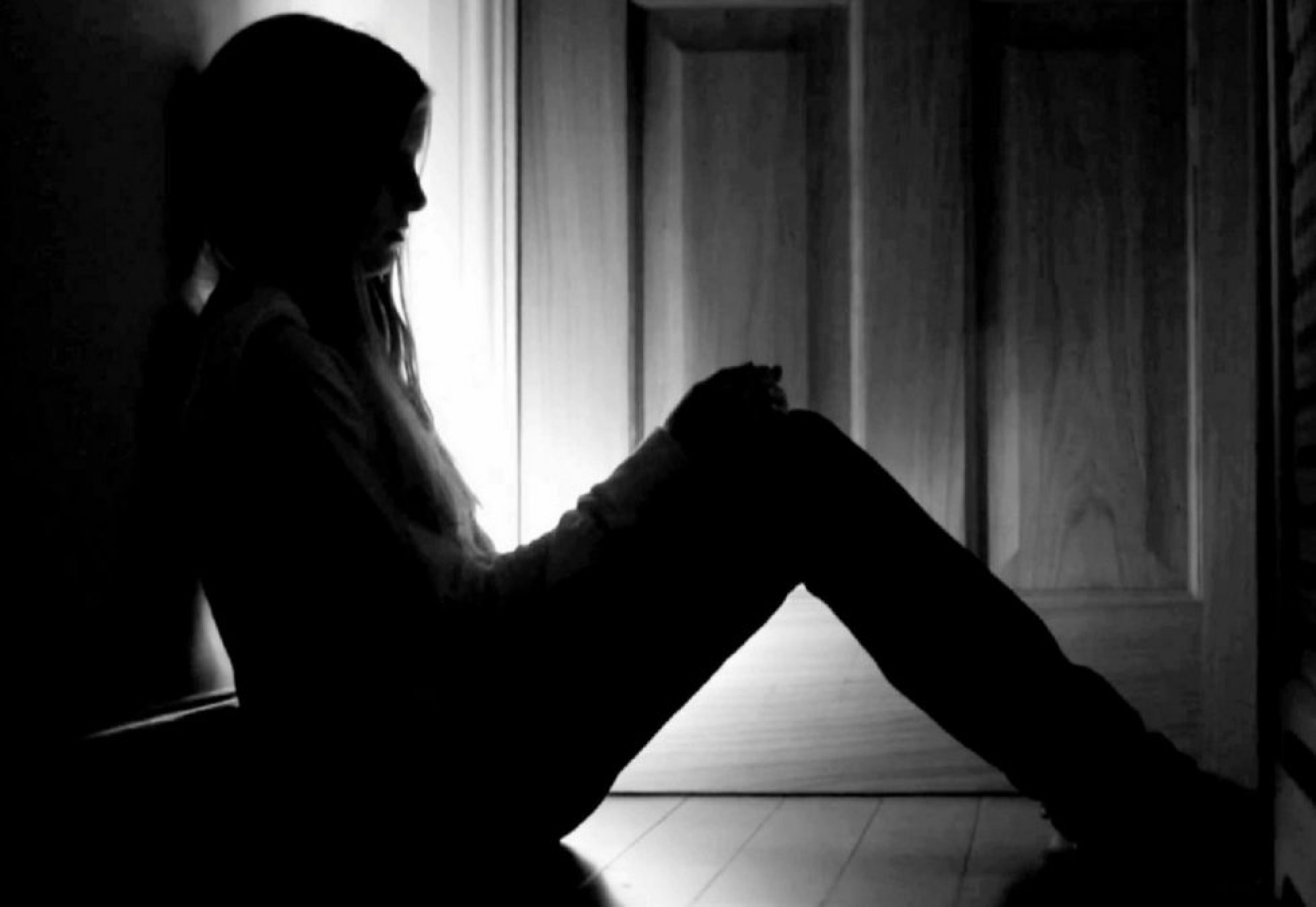 Horror: una mujer grababa con su celular a su pareja mientras violaba a su hija