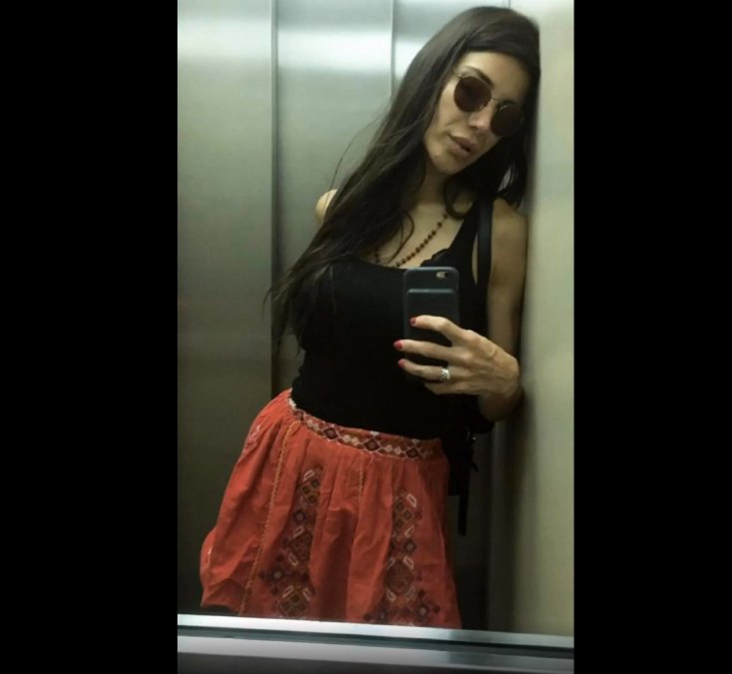 Andrea Rincón peló selfie en el ascensor